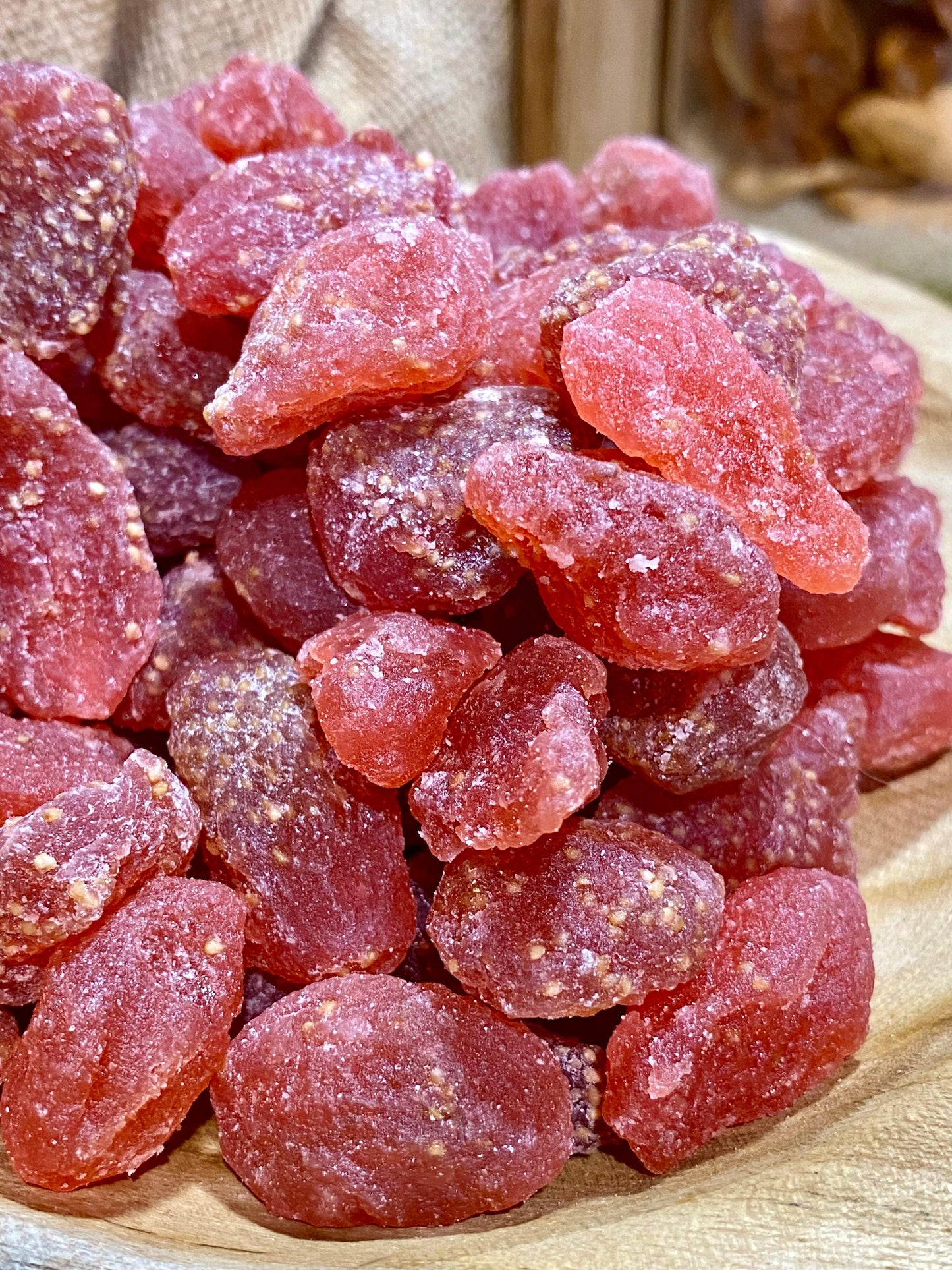 Gros plan fraises déshydratées – texture croquante et saveur intense de fraise