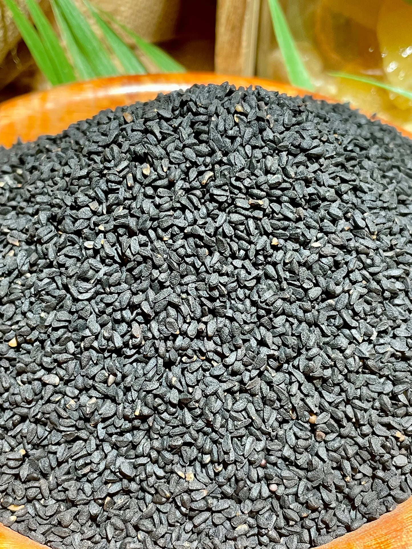 Graines de nigelle en vrac, cumin noir aux arômes poivrés et anisés pour la cuisine