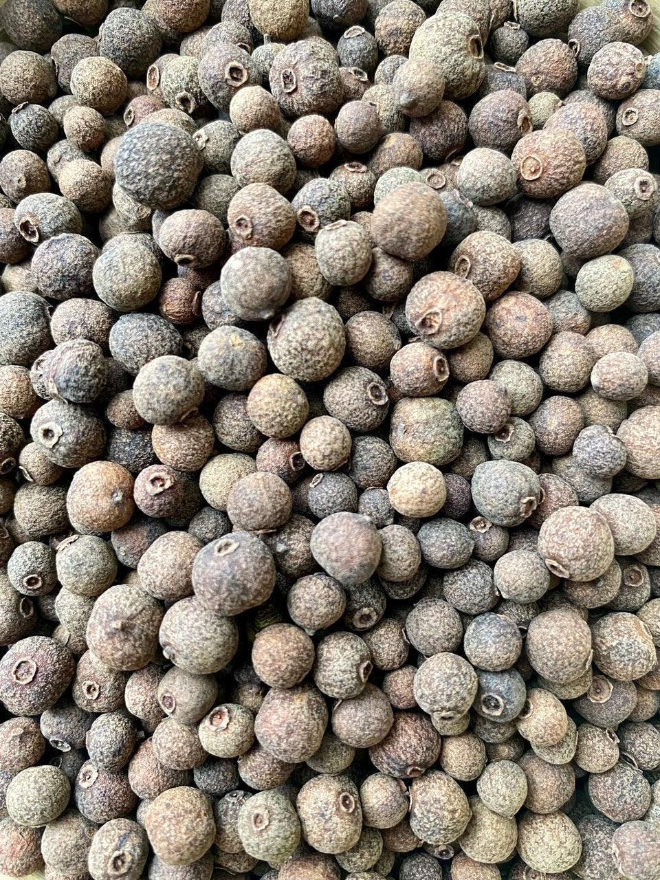 Piment de Jamaïque épice pour dessert, utilisé dans le pain d’épices et les recettes sucrées