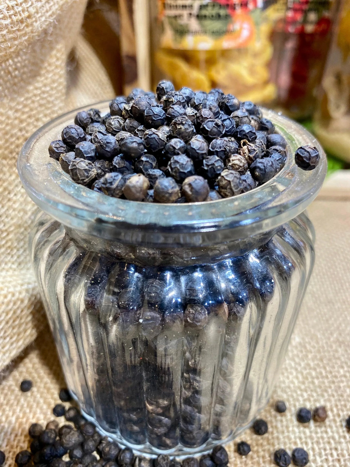 Sauce maison avec poivre noir de Kampot en grains fraîchement moulu