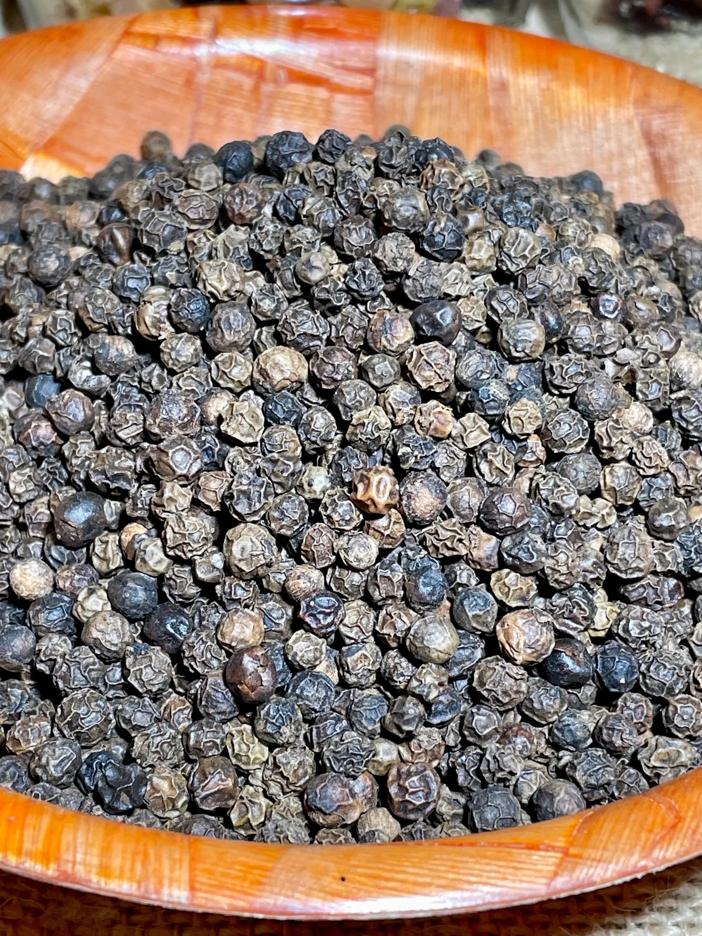 Poivre noir du Vietnam utilisé pour relever un plat maison