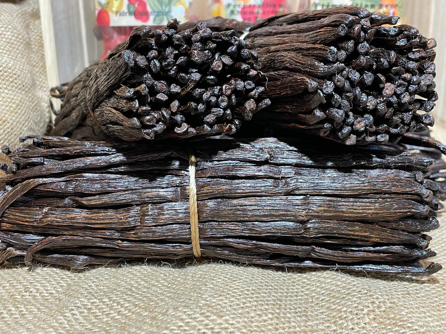 Infusion d’une gousse de vanille des Comores – Qualité TK dans du lait pour dessert gourmand