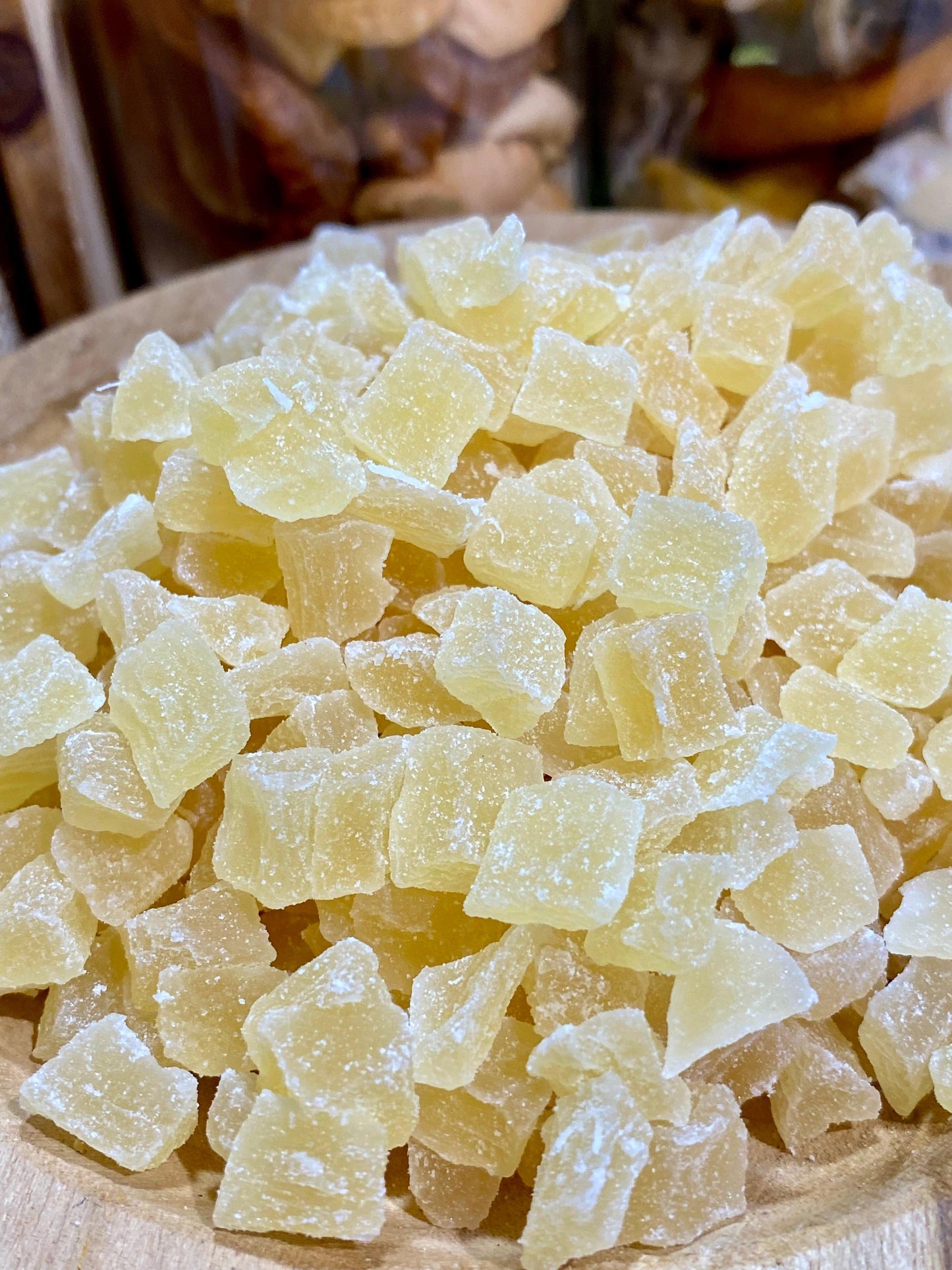 Ananas déshydraté en cubes utilisé en pâtisserie et desserts maison