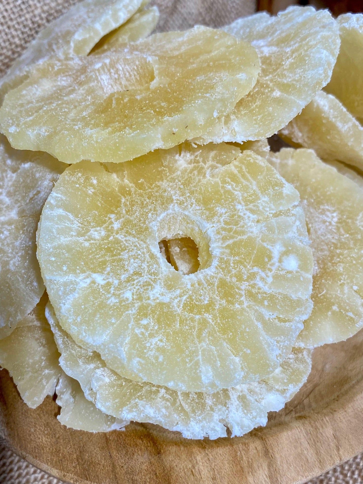 Ananas déshydraté utilisé en pâtisserie pour desserts maison