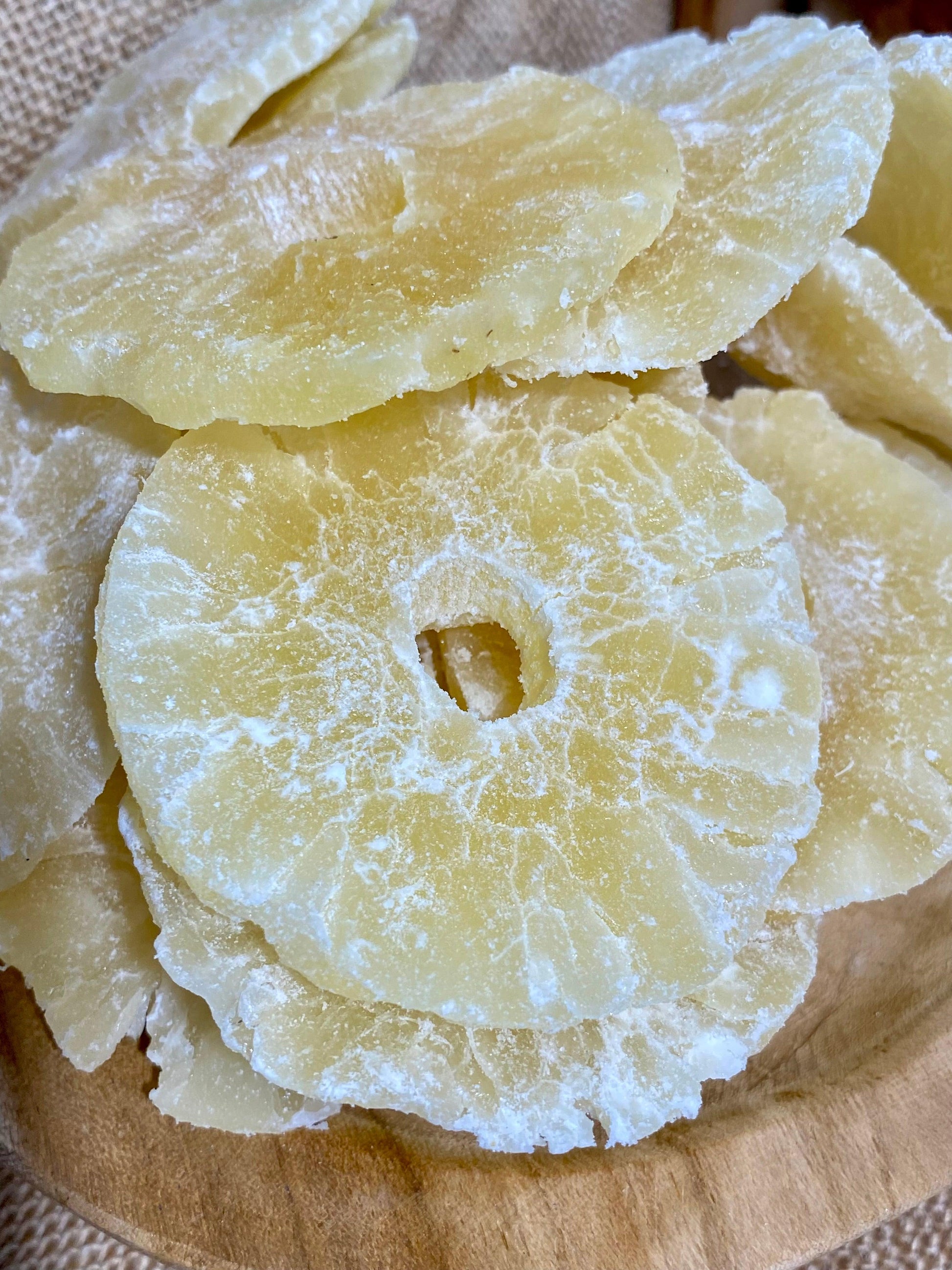 Ananas déshydraté utilisé en pâtisserie pour desserts maison