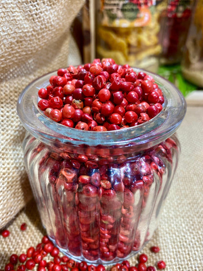 Baie de rose | Poivre rose | Origine, bienfaits et utilisations