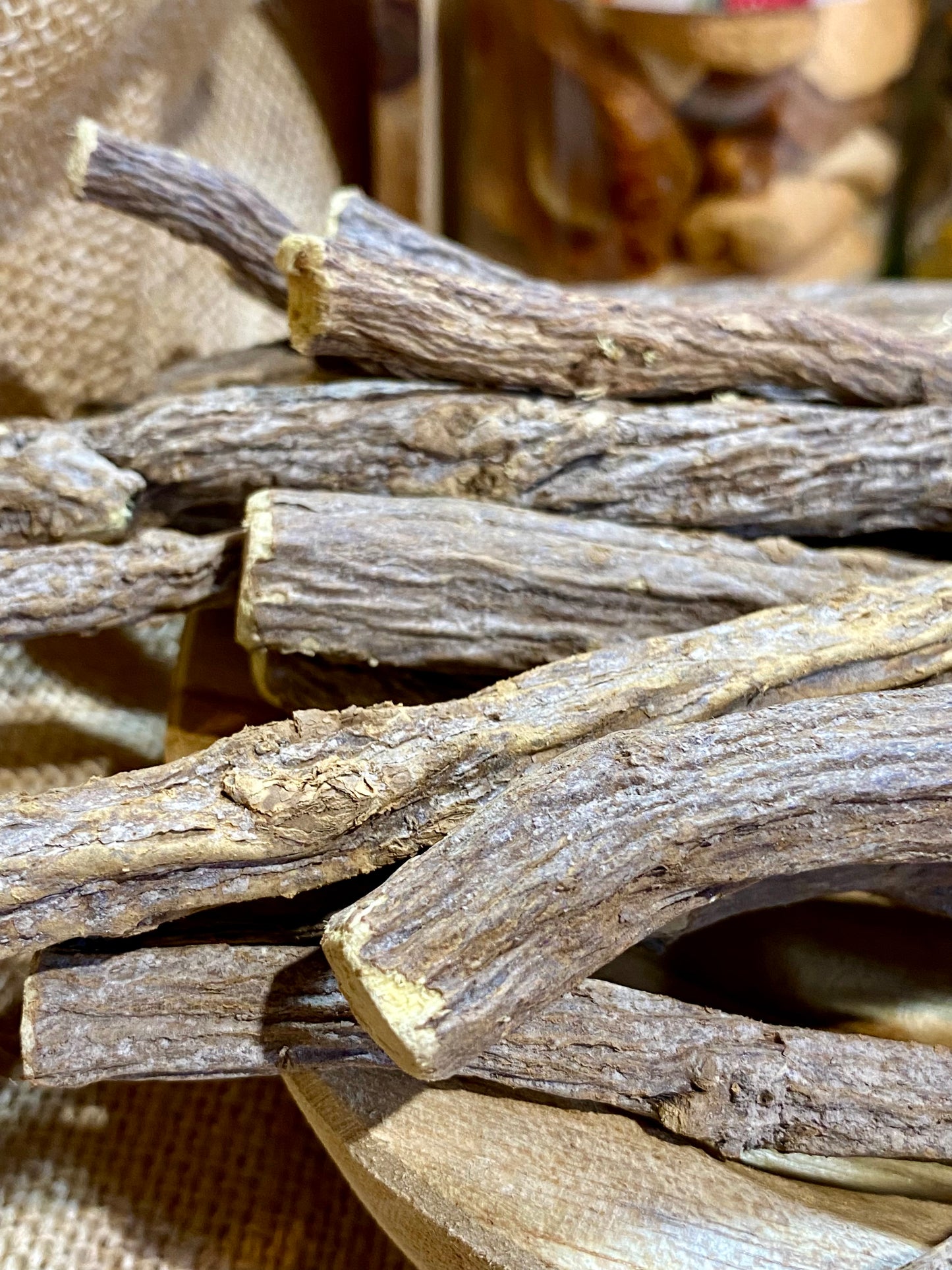 Bâton de réglisse naturel à mâcher comme friandise sans sucre