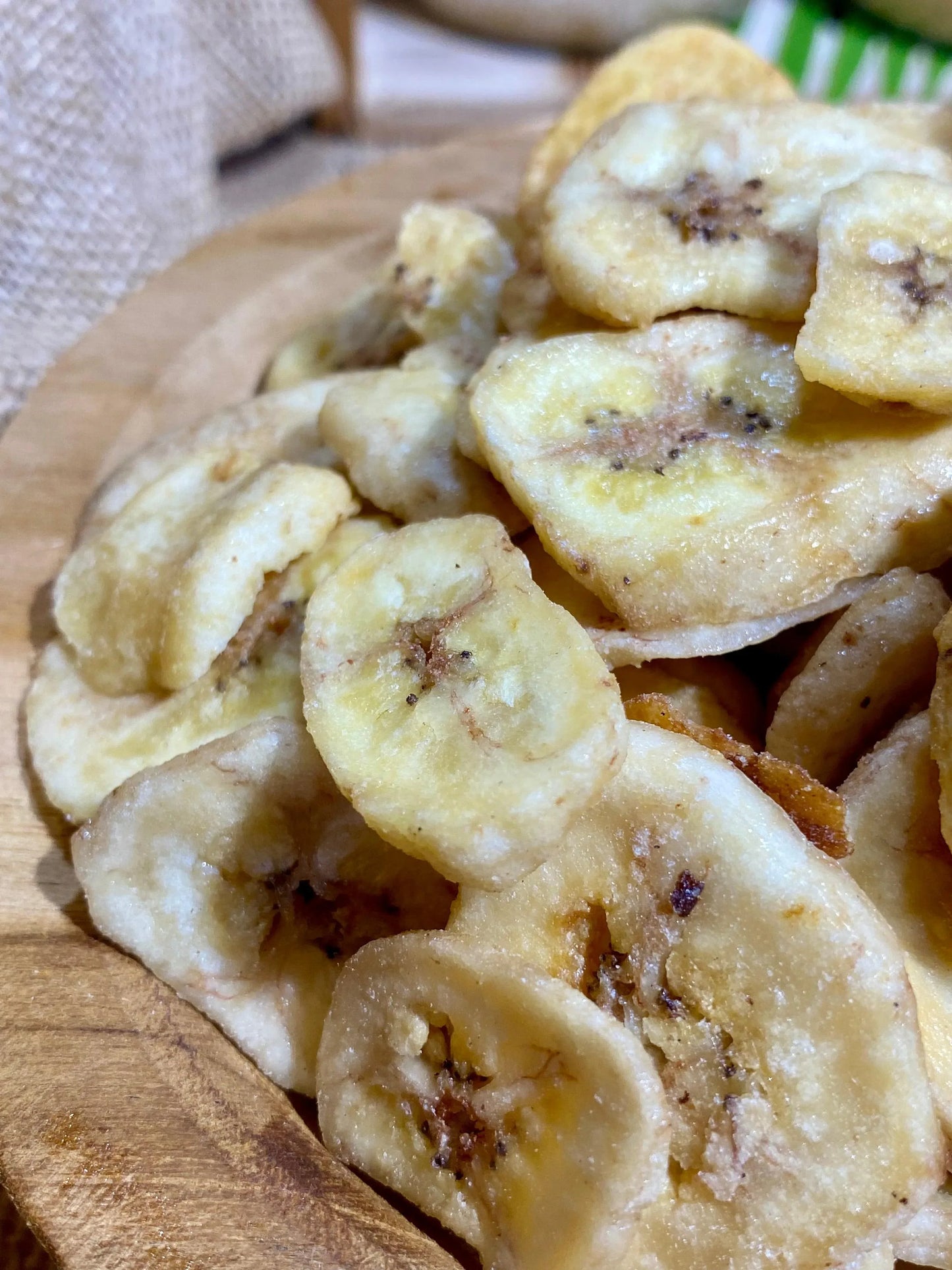 Chips de bananes croustillantes en vrac – snack exotique gourmand