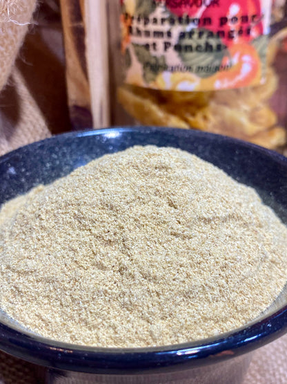 Gros plan sur la poudre de combava, épice fine aux arômes d’agrumes