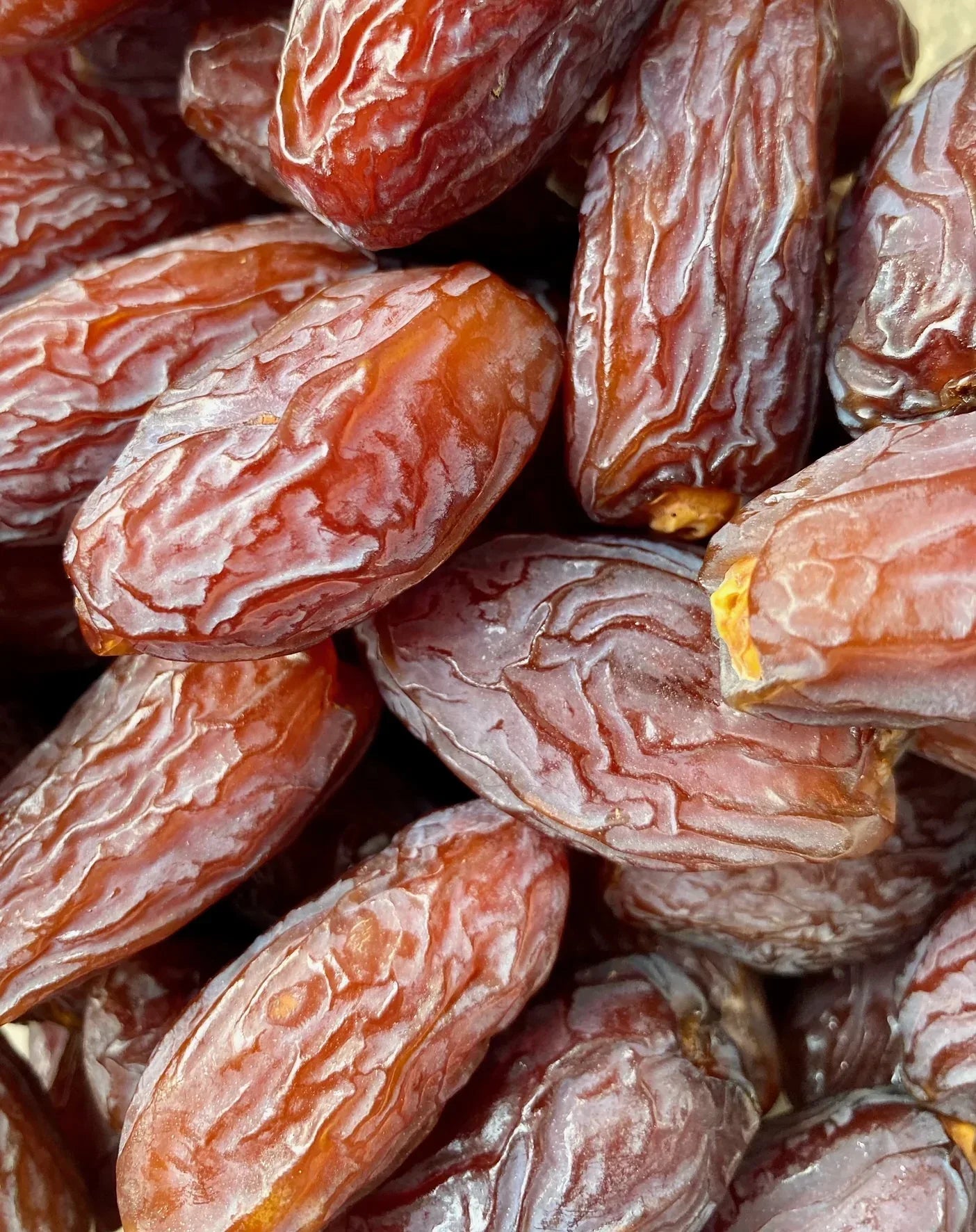 Dattes Medjool – fruits secs moelleux, riches en fibres, glucides naturels et minéraux essentiels, parfaits comme snack sain ou ingrédient polyvalent pour recettes sucrées et salées