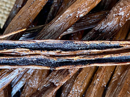 Détail des grains aromatiques des gousses de vanille de Madagascar