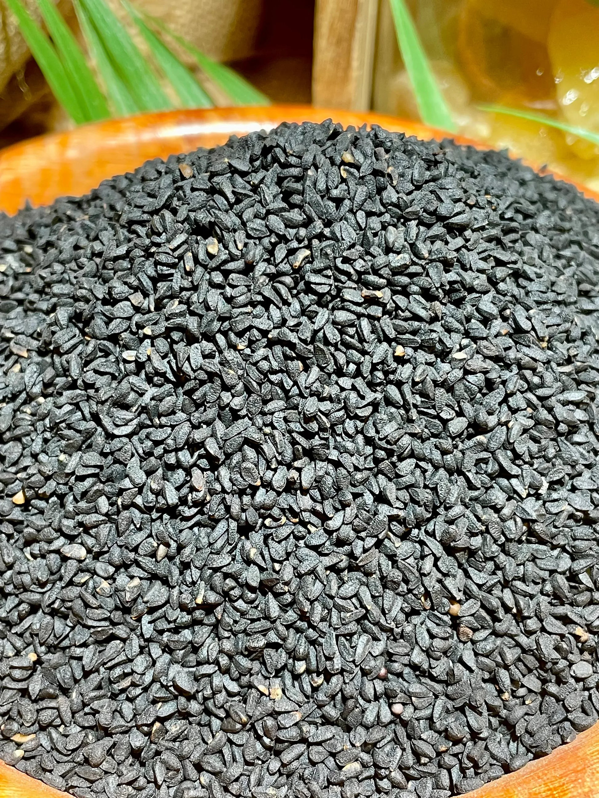 Graines de nigelle en vrac, cumin noir aux arômes poivrés et anisés pour la cuisine