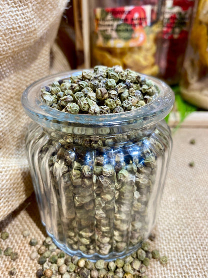 Grains de poivre vert déshydraté aux arômes frais et herbacés