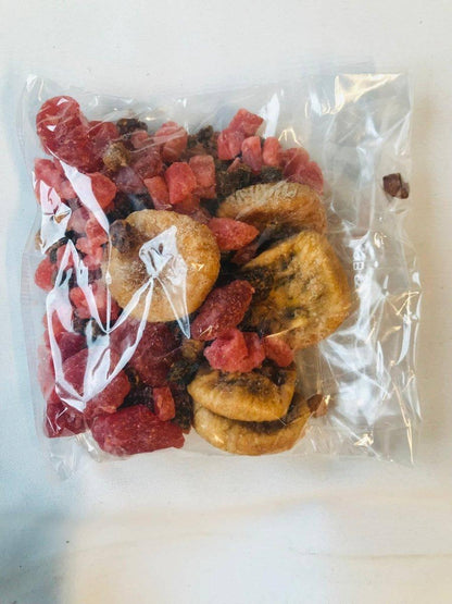 Figues séchées et fraises pour préparation rhum arrangé maison
