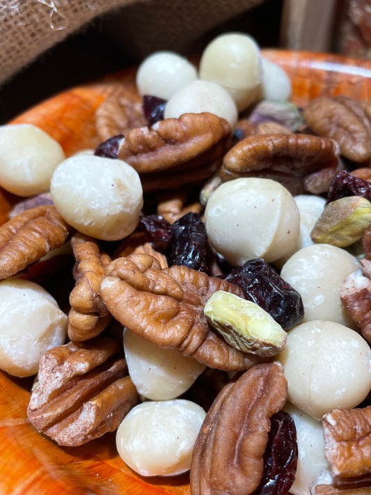 Mélange fruits secs premium dans un bol en bois