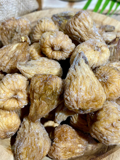 Snack sain avec mini figues séchées naturelles