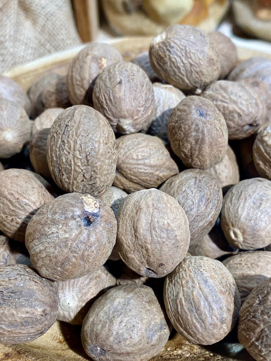 Noix de muscade entière – épice aromatique naturelle à râper pour cuisine, desserts et boissons
