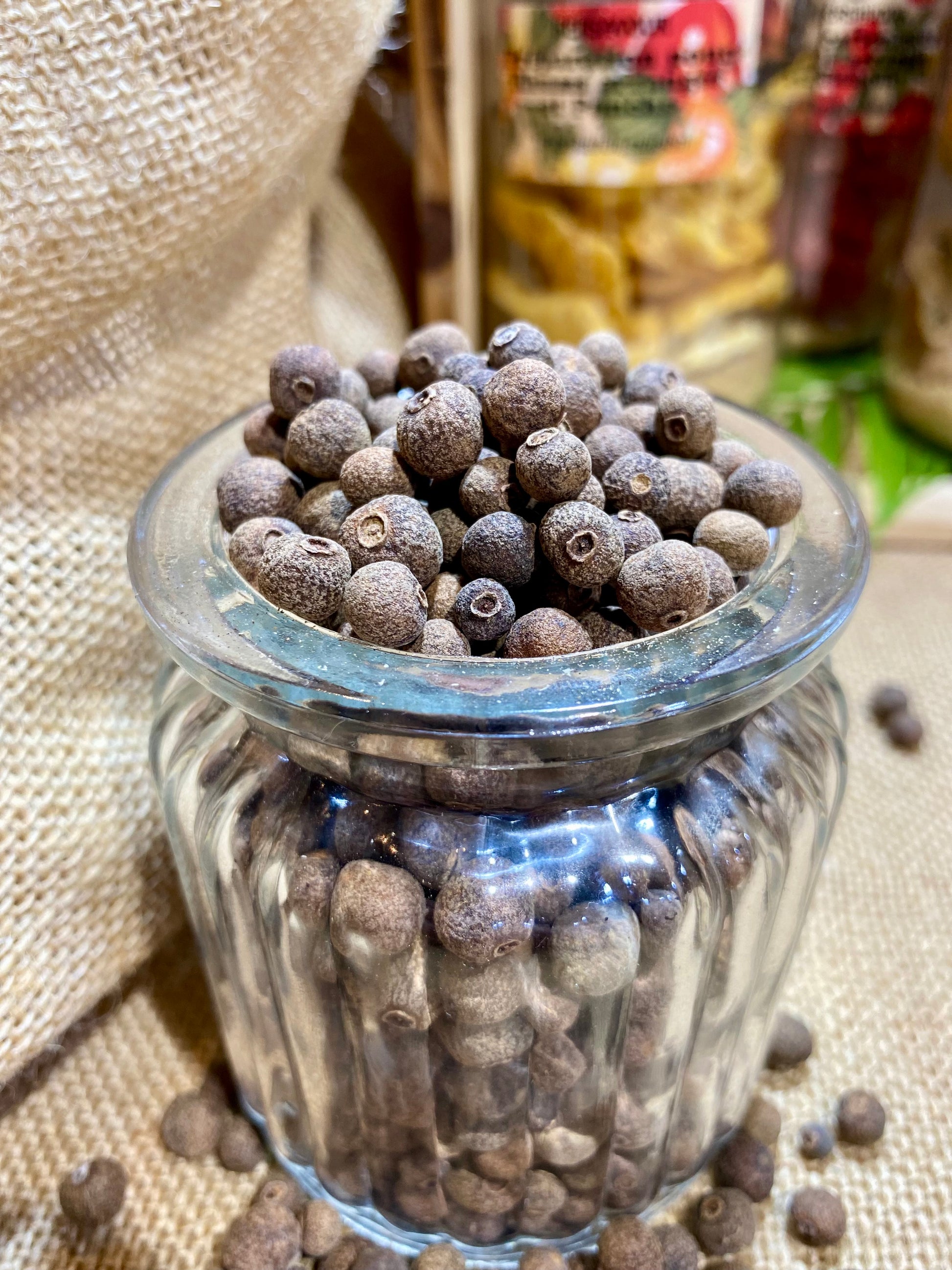 Grains de piment de Jamaïque entiers, épice caribéenne non piquante aux arômes chauds et boisés