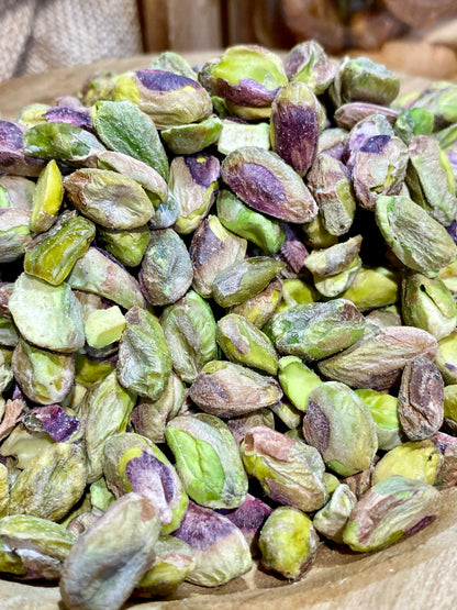 Pistaches décortiquées crues non grillées, texture croquante et couleur verte naturelle