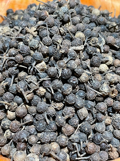 Poivre cubèbe en pâtisserie et chocolat noir, épice camphrée aux arômes inattendus