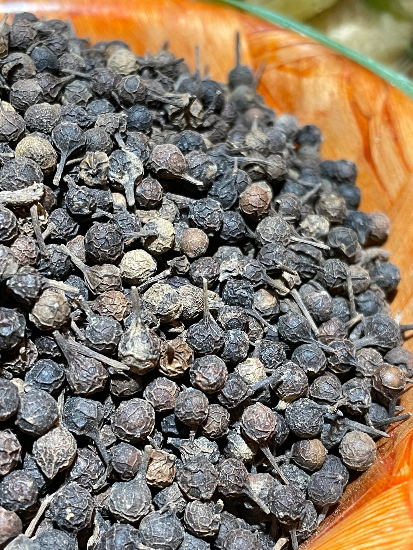 Poivre cubèbe pour viandes blanches et sauces mijotées, épice médiévale et orientale