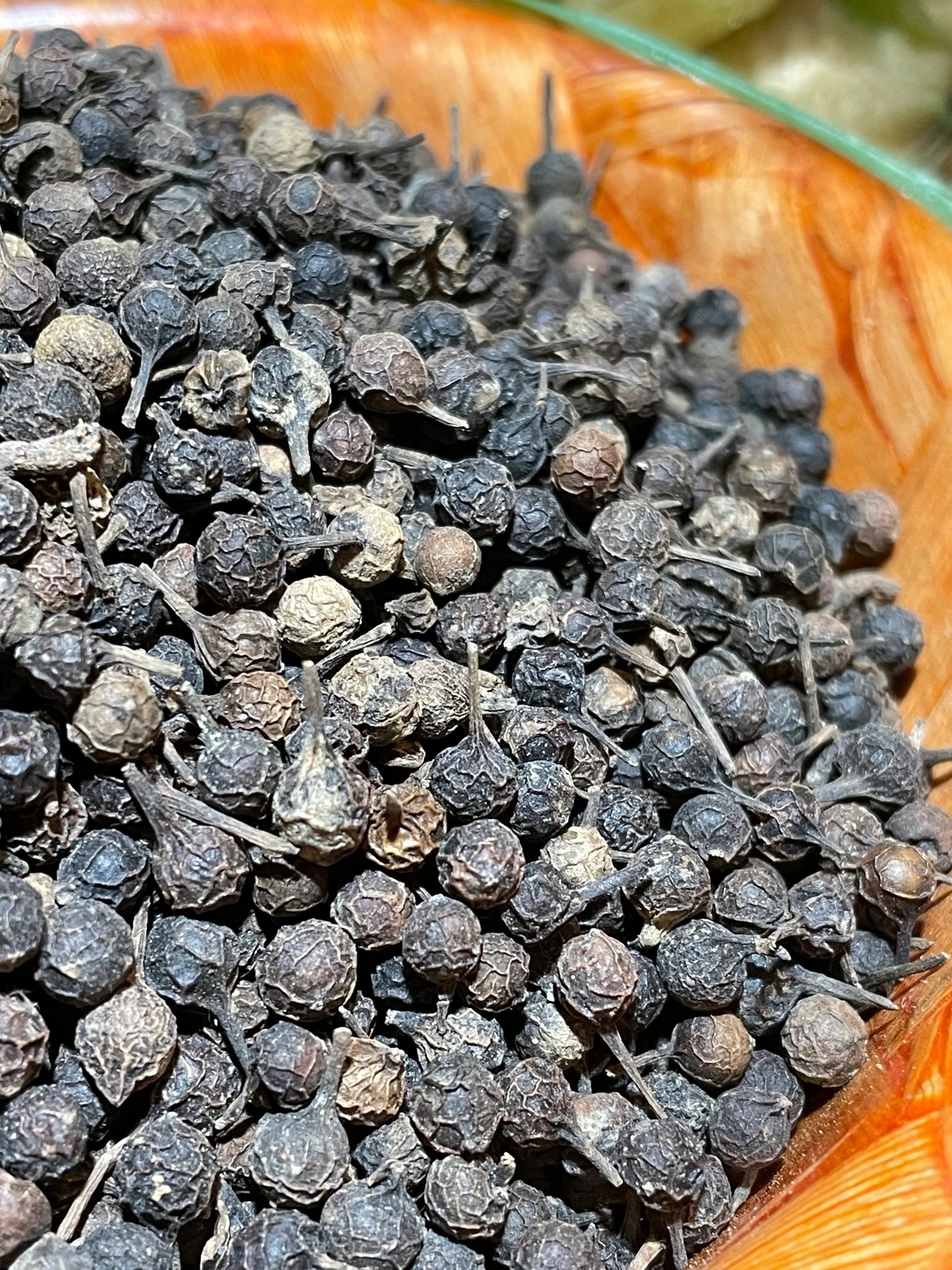 Poivre cubèbe pour viandes blanches et sauces mijotées, épice médiévale et orientale