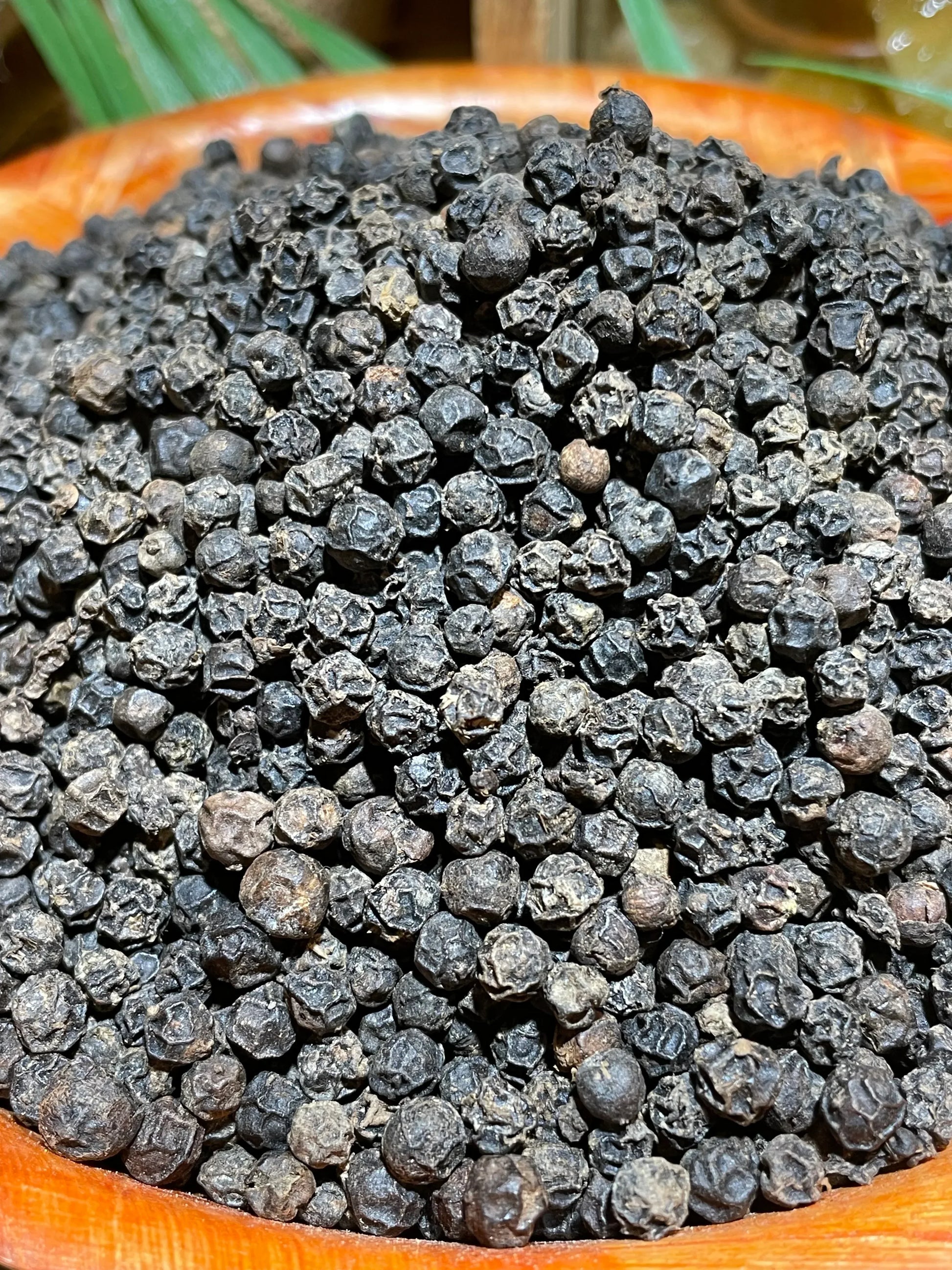 Poivre fumé de Madagascar en grains, poivre noir fumé à froid aux notes boisées et intenses