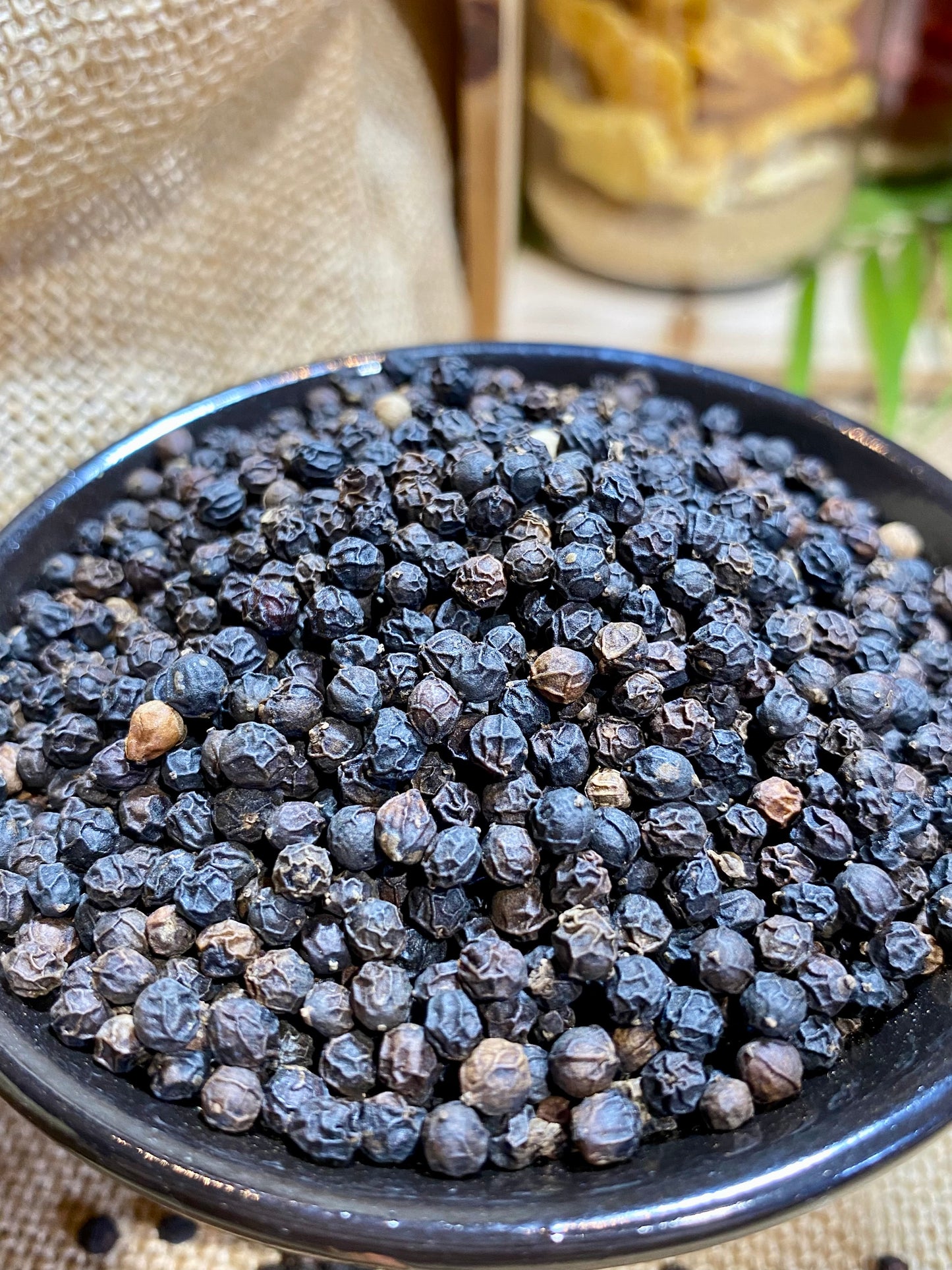 Poivre Inde Neelamundi en grain – poivre rare du Kerala aux arômes floraux