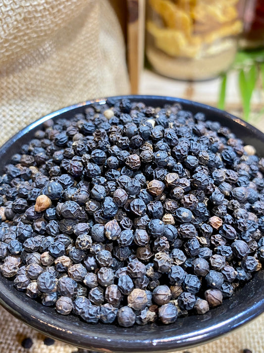 Poivre Inde Neelamundi en grain – poivre rare du Kerala aux arômes floraux