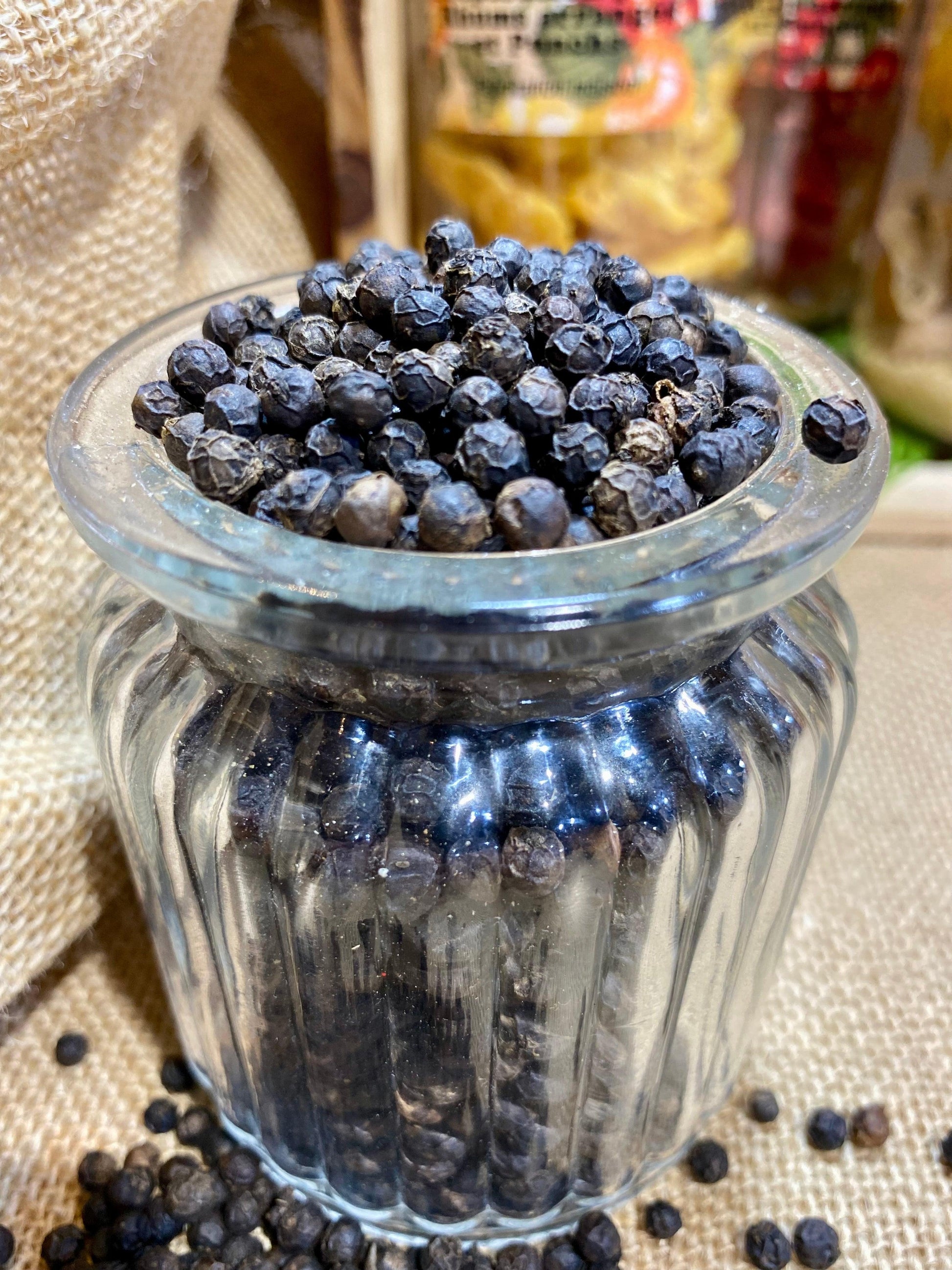 Sauce maison avec poivre noir de Kampot en grains fraîchement moulu