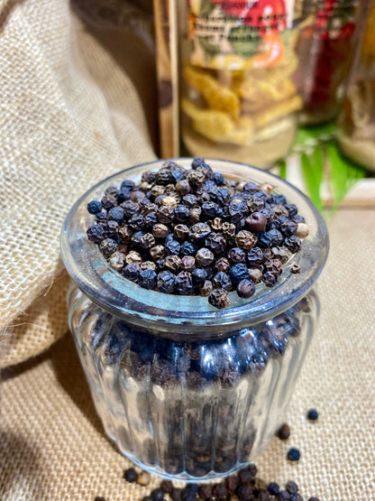 Poivre noir Malabar en grains utilisé en cuisine pour rehausser viandes, sauces et currys