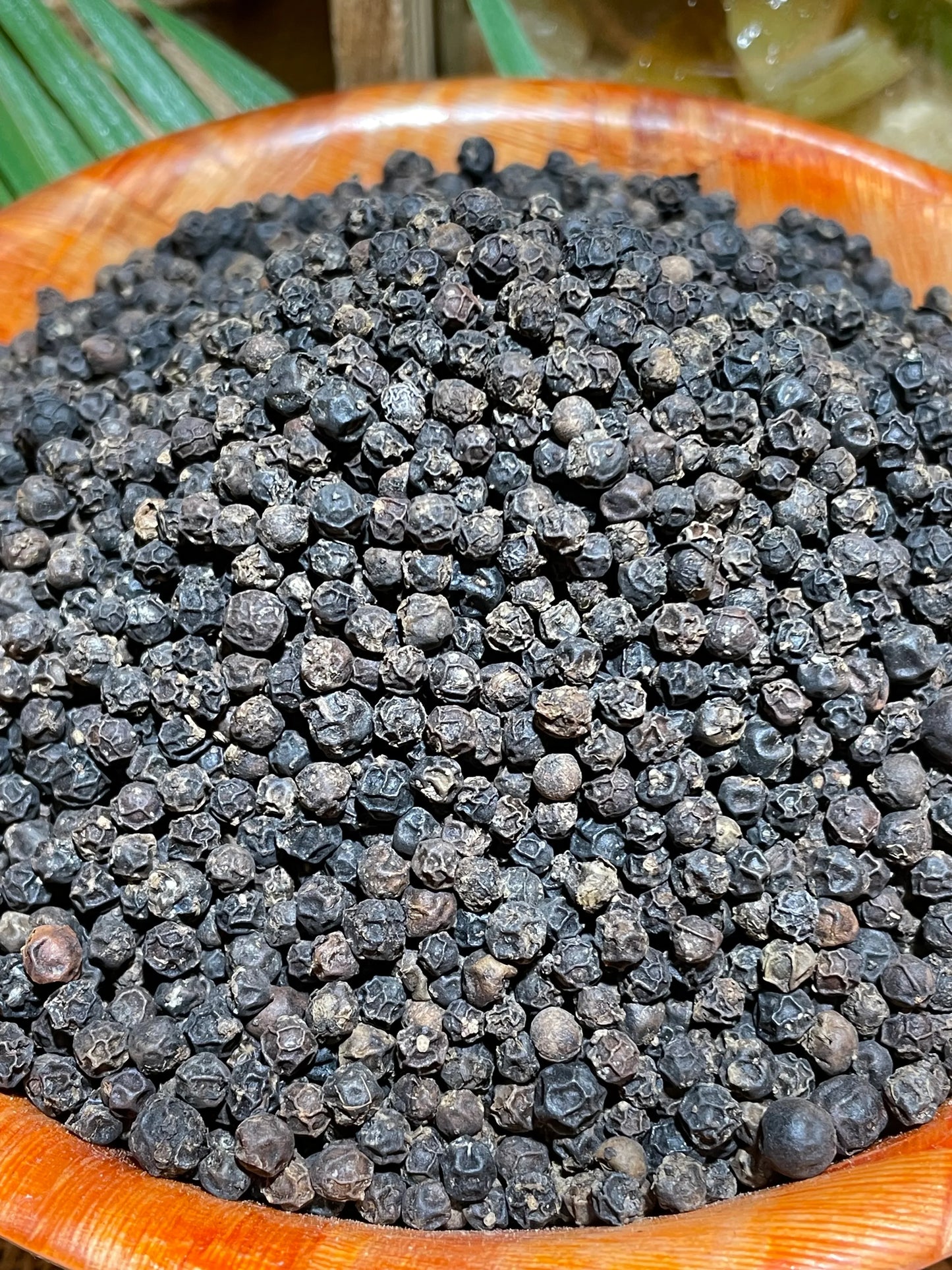 Poivre Penja Noir IGP du Cameroun en grains, premier produit africain à obtenir l'IGP