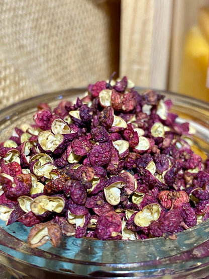poivre de Sichuan en grains, huile et herbes aromatiques