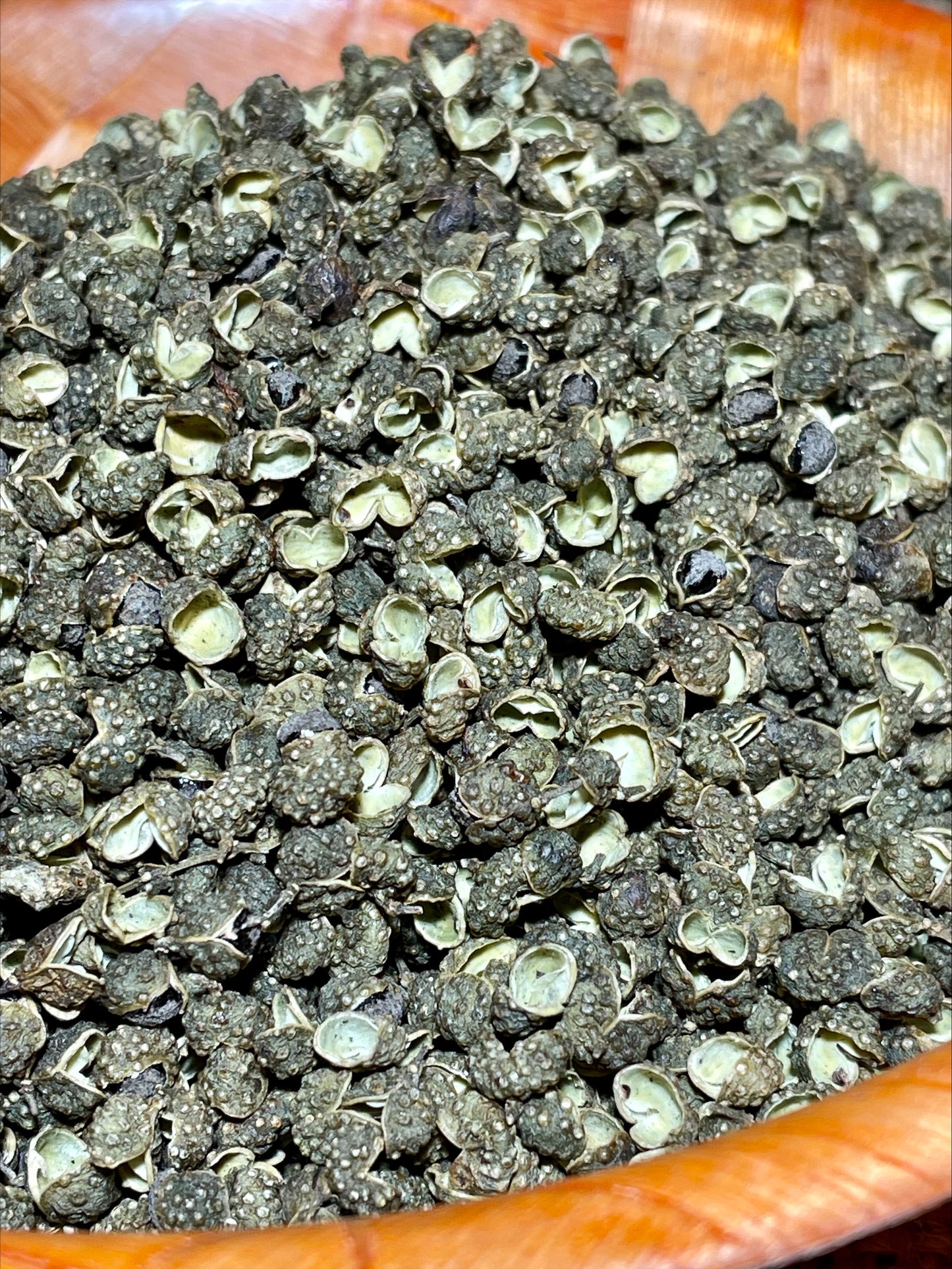 Poivre de Sichuan vert en grains, poivre rare aux arômes frais et citronnés