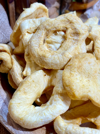 Petit‑déjeuner équilibré avec flocons d’avoine et pommes séchées – saveur fruitée et texture moelleuse pour bien commencer la journée