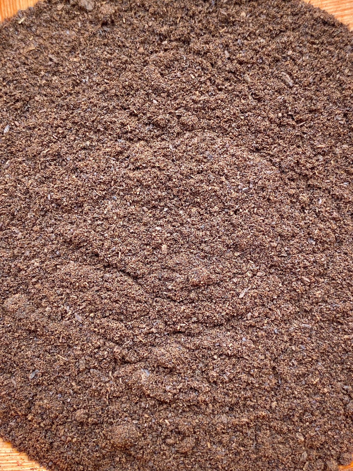 Texture fine de poudre de vanille de Madagascar issue de gousses moulues