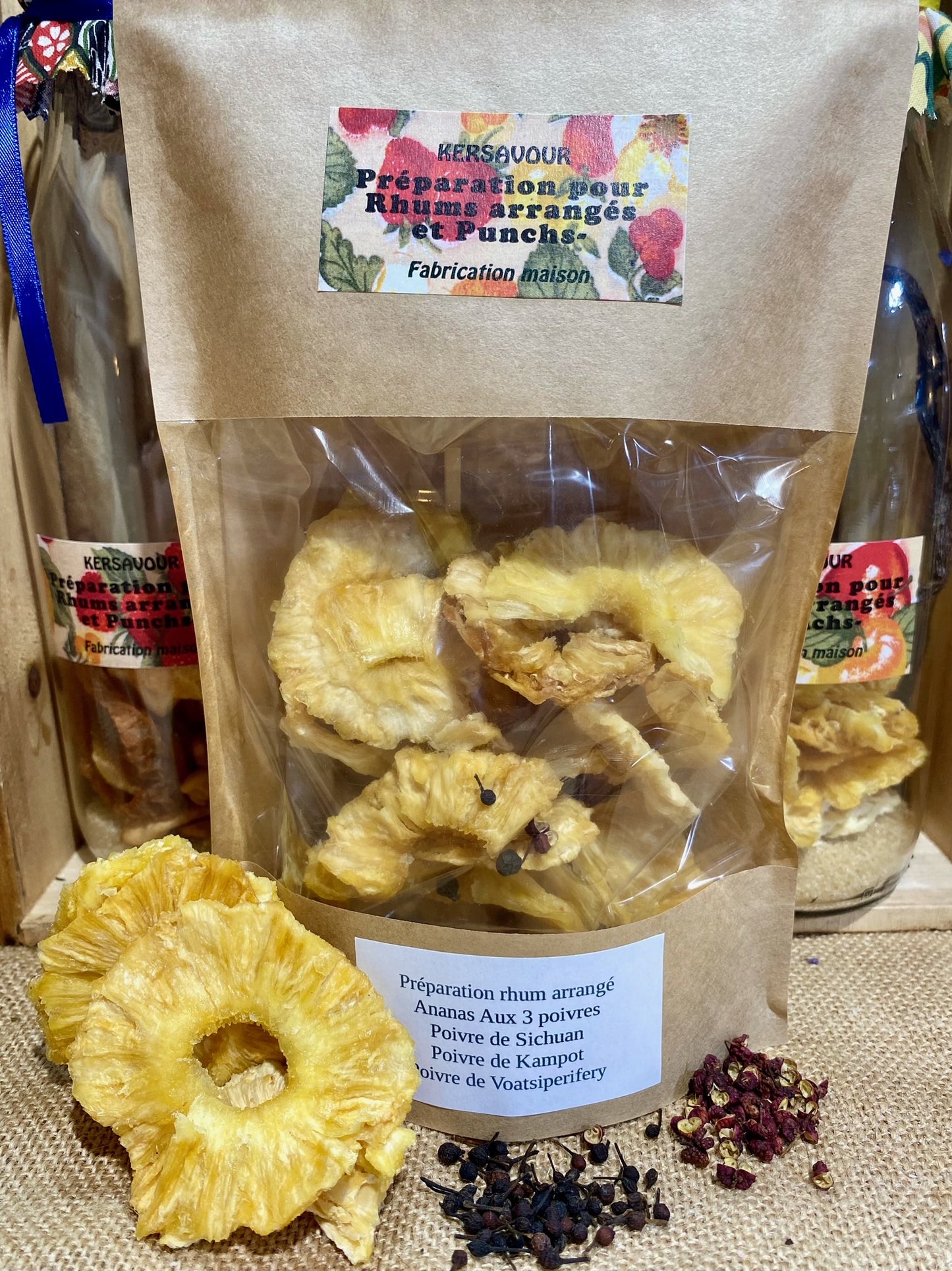 Paquet de préparation rhum arrangé aux 3 poivres Décors & Âmes – sachet d’ingrédients avec ananas séché, poivre de Sichuan, poivre de Kampot et poivre sauvage Voatsiperifery pour macération maison
