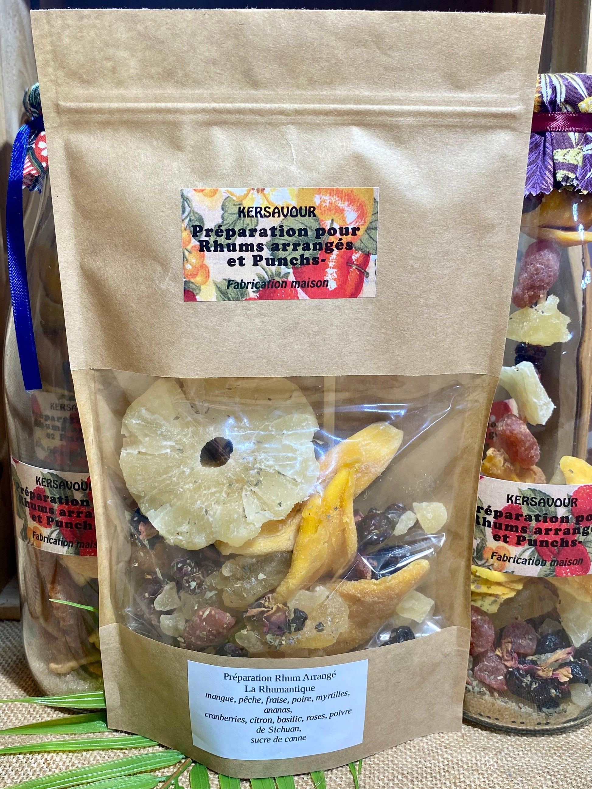 Ingrédients en vrac pour rhum arrangé La Rhumantique – fruits déshydratés et épices soigneusement sélectionnés pour une macération maison de rhum aromatique