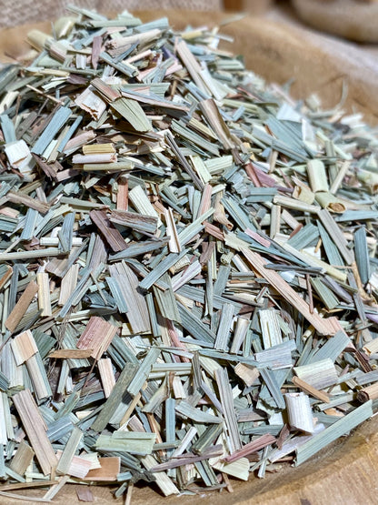 Sachet de citronnelle séchée en copeaux – herbe aromatique naturelle prête à l’usage