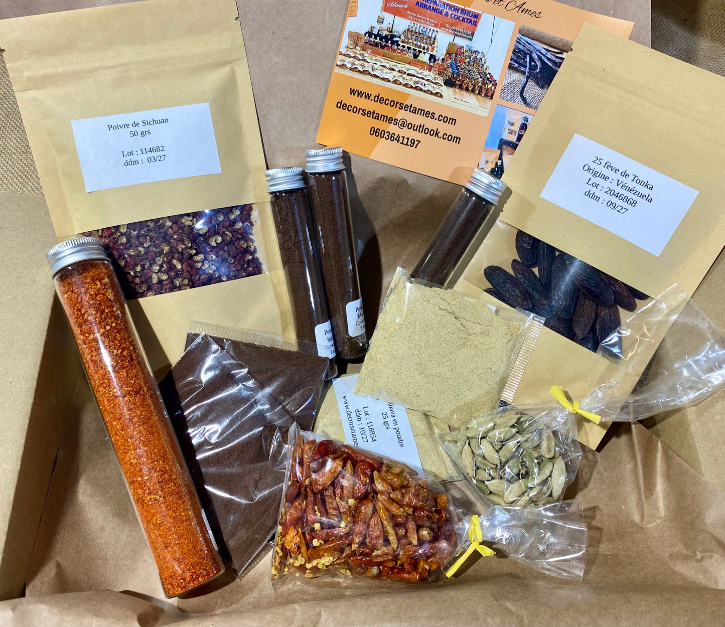 Sachet refermable de poudre de combava de Madagascar, prêt à l’usage