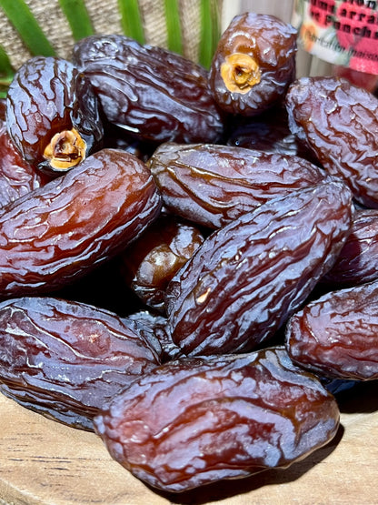 Détails de dattes Medjool moelleuses – chair juteuse et sucrée