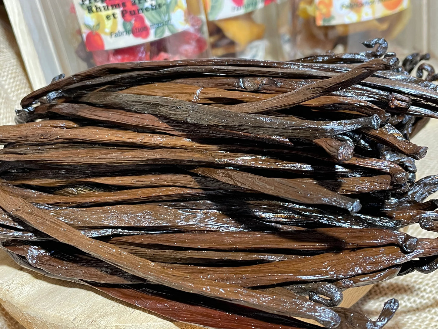 Gousses de vanille Tahitensis de Papouasie-Nouvelle-Guinée, longues et charnues